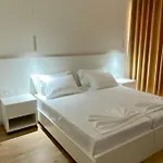 Violet's Boutique * Sarandë