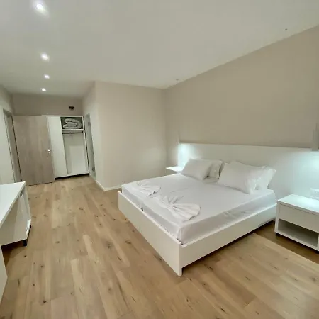 Violet's Boutique Apartamento Sarandë