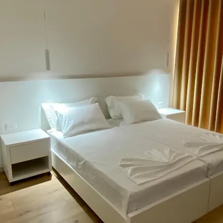 Violet's Boutique * Saranda