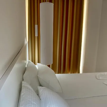 Violet's Boutique * Saranda