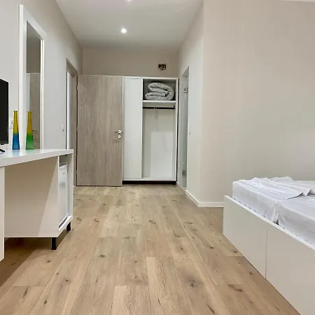 Violet's Boutique Sarandë