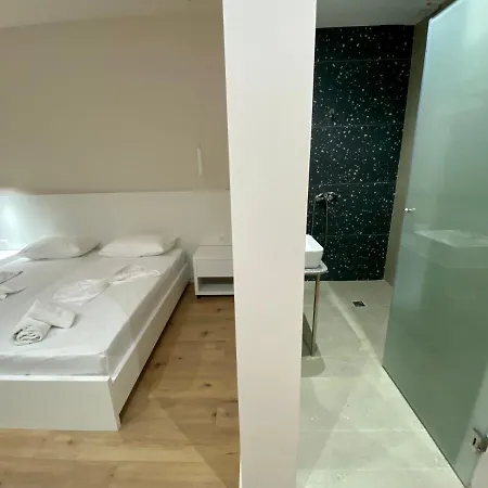Violet's Boutique Apartment Sarande