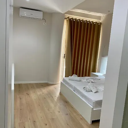 Violet's Boutique * Sarandë