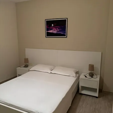 Violet's Boutique Apartment *