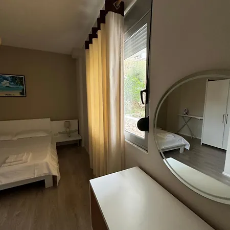 Violet's Boutique Apartment