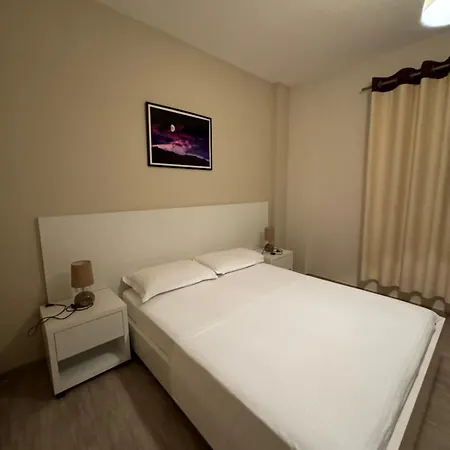 Violet's Boutique * Sarandë